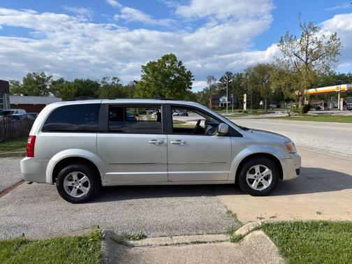 Bright Silver Metallic Clearcoat 2010 Dodge Grand Caravan SXT