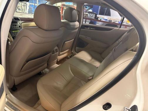 Alabaster Metallic 2004 Lexus ES 330 Base