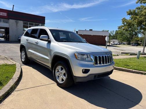 Bright Silver Metallic Clearcoat 2011 Jeep Grand Cherokee Laredo