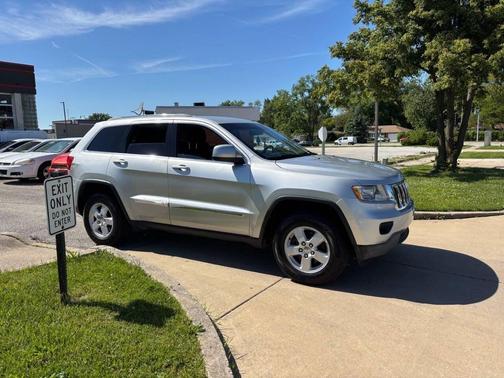 Bright Silver Metallic Clearcoat 2011 Jeep Grand Cherokee Laredo