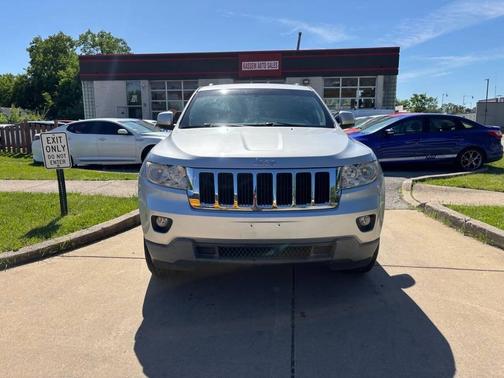 Bright Silver Metallic Clearcoat 2011 Jeep Grand Cherokee Laredo