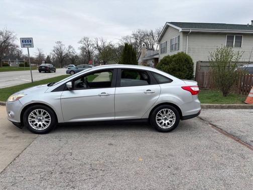 Ingot Silver Metallic 2012 Ford Focus SE