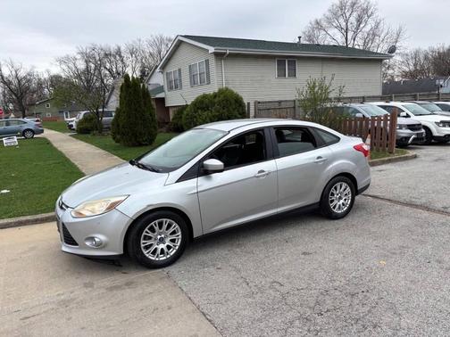 Ingot Silver Metallic 2012 Ford Focus SE