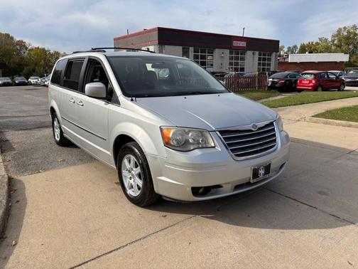 2010 Chrysler Town & Country Touring