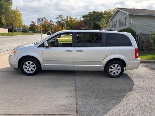 2010 Chrysler Town & Country Touring