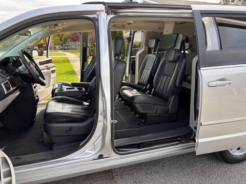 2010 Chrysler Town & Country Touring