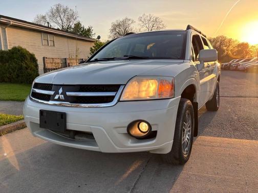 Dover White Pearl 2008 Mitsubishi Endeavor SE