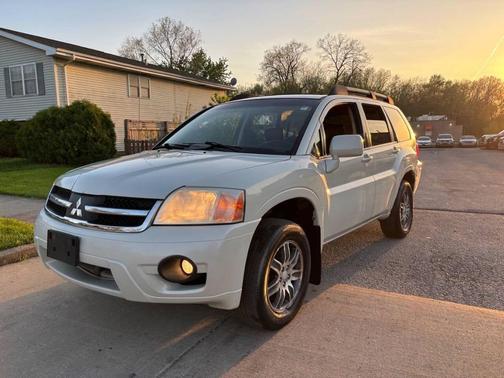 Dover White Pearl 2008 Mitsubishi Endeavor SE