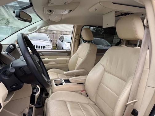 2009 Volkswagen Routan SEL