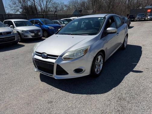 Ingot Silver Metallic 2014 Ford Focus SE