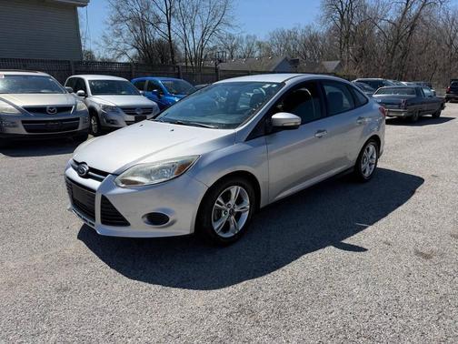Ingot Silver Metallic 2014 Ford Focus SE