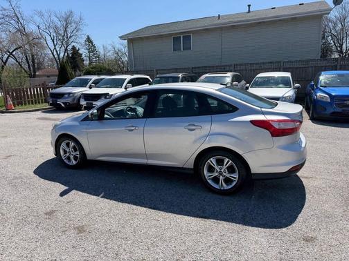 Ingot Silver Metallic 2014 Ford Focus SE