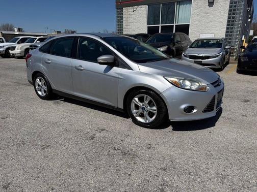 Ingot Silver Metallic 2014 Ford Focus SE