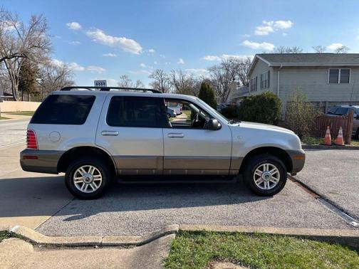 Light French Silk Clearcoat Metallic/Mineral Grey Metallic 2004 Mercury Mountaineer Luxury