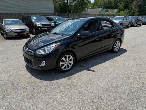 2013 Hyundai Accent SE