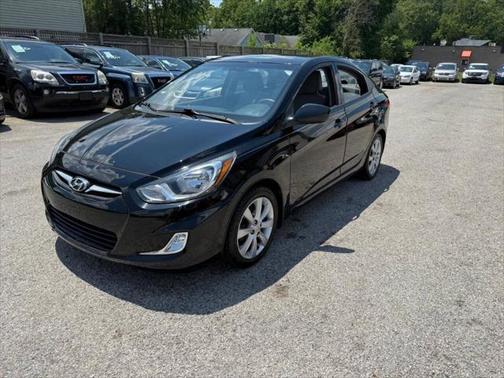 2013 Hyundai Accent SE