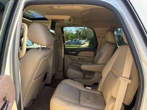 White Diamond Tricoat 2011 GMC Yukon Denali