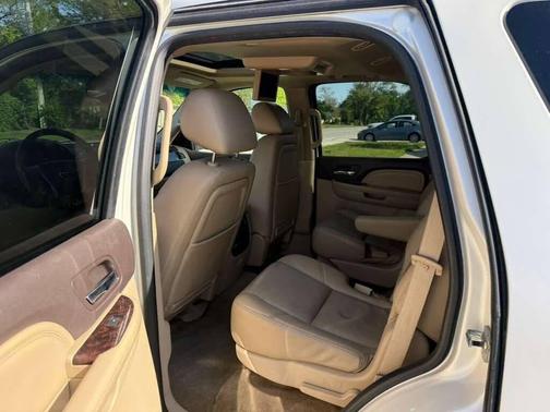 White Diamond Tricoat 2011 GMC Yukon Denali