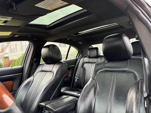 2013 Lincoln MKS Base