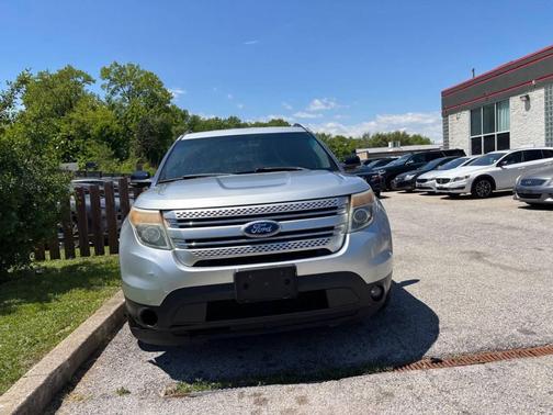 Ingot Silver Metallic 2011 Ford Explorer XLT
