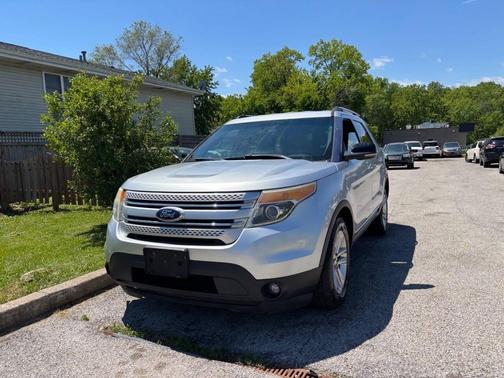 Ingot Silver Metallic 2011 Ford Explorer XLT