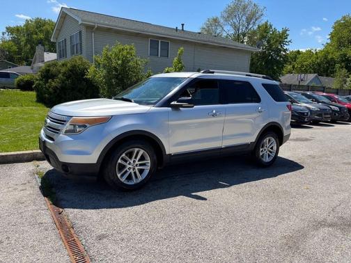 Ingot Silver Metallic 2011 Ford Explorer XLT