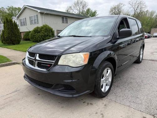 Brilliant Black Crystal Pearlcoat 2013 Dodge Grand Caravan SE