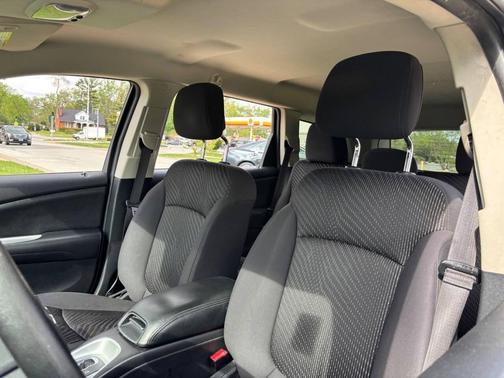 Bright Silver Metallic Clearcoat 2012 Dodge Journey SE/AVP