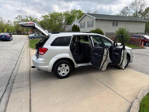 Bright Silver Metallic Clearcoat 2012 Dodge Journey SE/AVP