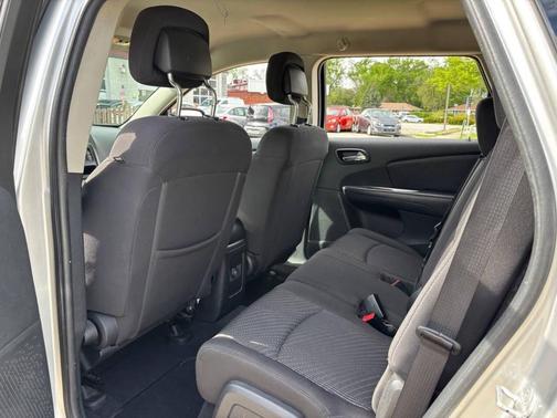 Bright Silver Metallic Clearcoat 2012 Dodge Journey SE/AVP