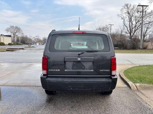 Dark Charcoal Pearlcoat 2011 Dodge Nitro SE