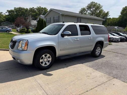 Champagne Silver Metallic 2013 GMC Yukon XL 1500 SLT