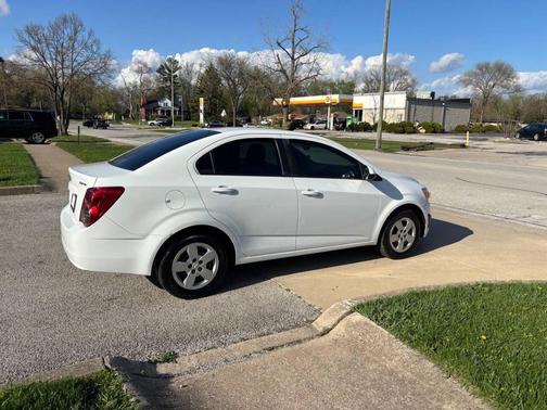 Summit White 2015 Chevrolet Sonic LS