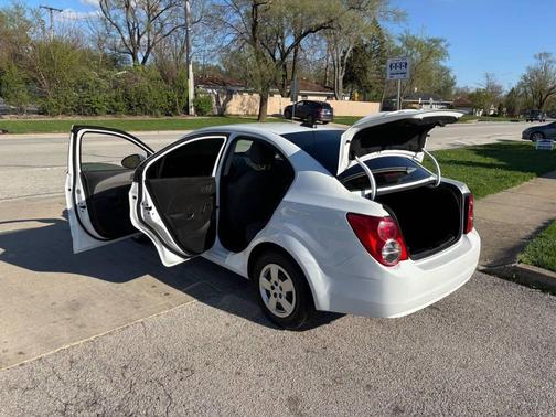 Summit White 2015 Chevrolet Sonic LS