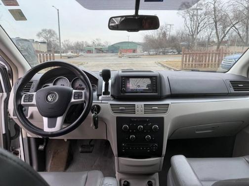 2013 Volkswagen Routan SE