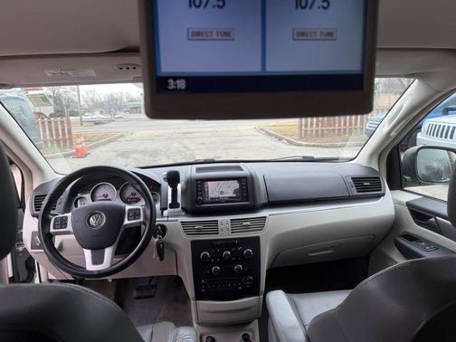 2013 Volkswagen Routan SE