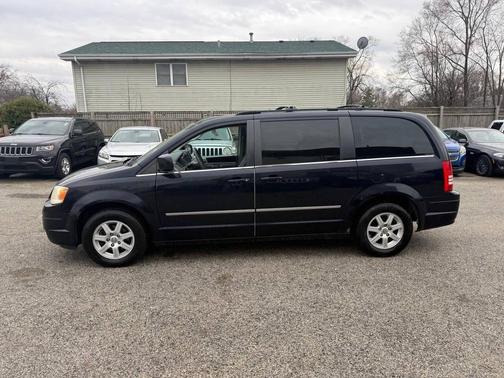2010 Chrysler Town & Country Touring