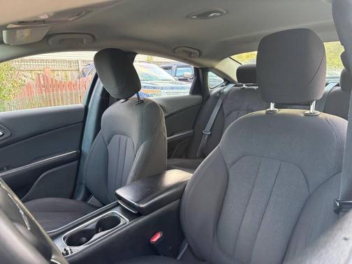 2015 Chrysler 200 LX