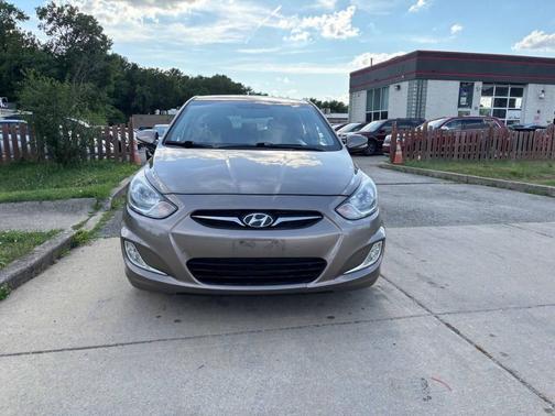 2013 Hyundai Accent SE