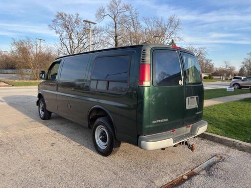 2002 Chevrolet Express 2500 Base