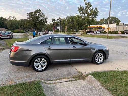2011 Ford Taurus SEL