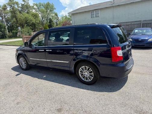 2013 Chrysler Town & Country Touring-L