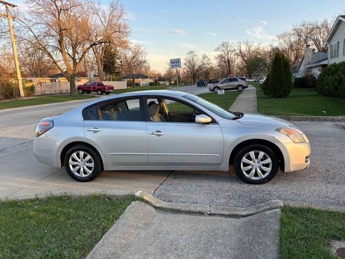 Radiant Silver 2009 Nissan Altima 2.5 S