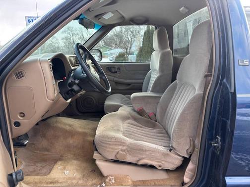 2002 Chevrolet S-10 Base