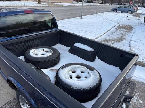 2002 Chevrolet S-10 Base