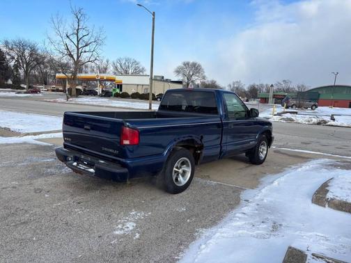 2002 Chevrolet S-10 Base