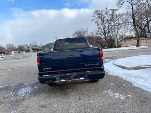 2002 Chevrolet S-10 Base