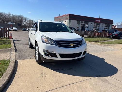 Summit White 2017 Chevrolet Traverse 1LT