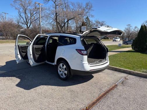 Summit White 2017 Chevrolet Traverse 1LT