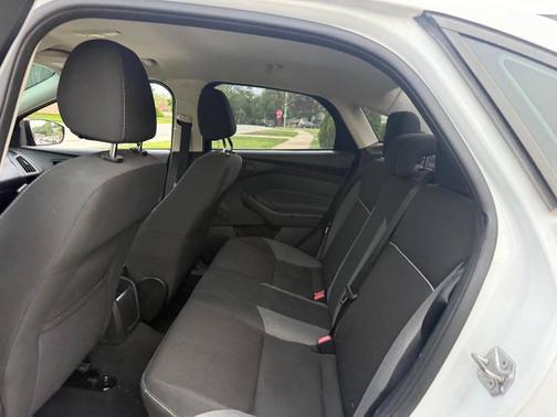 Oxford White 2014 Ford Focus S